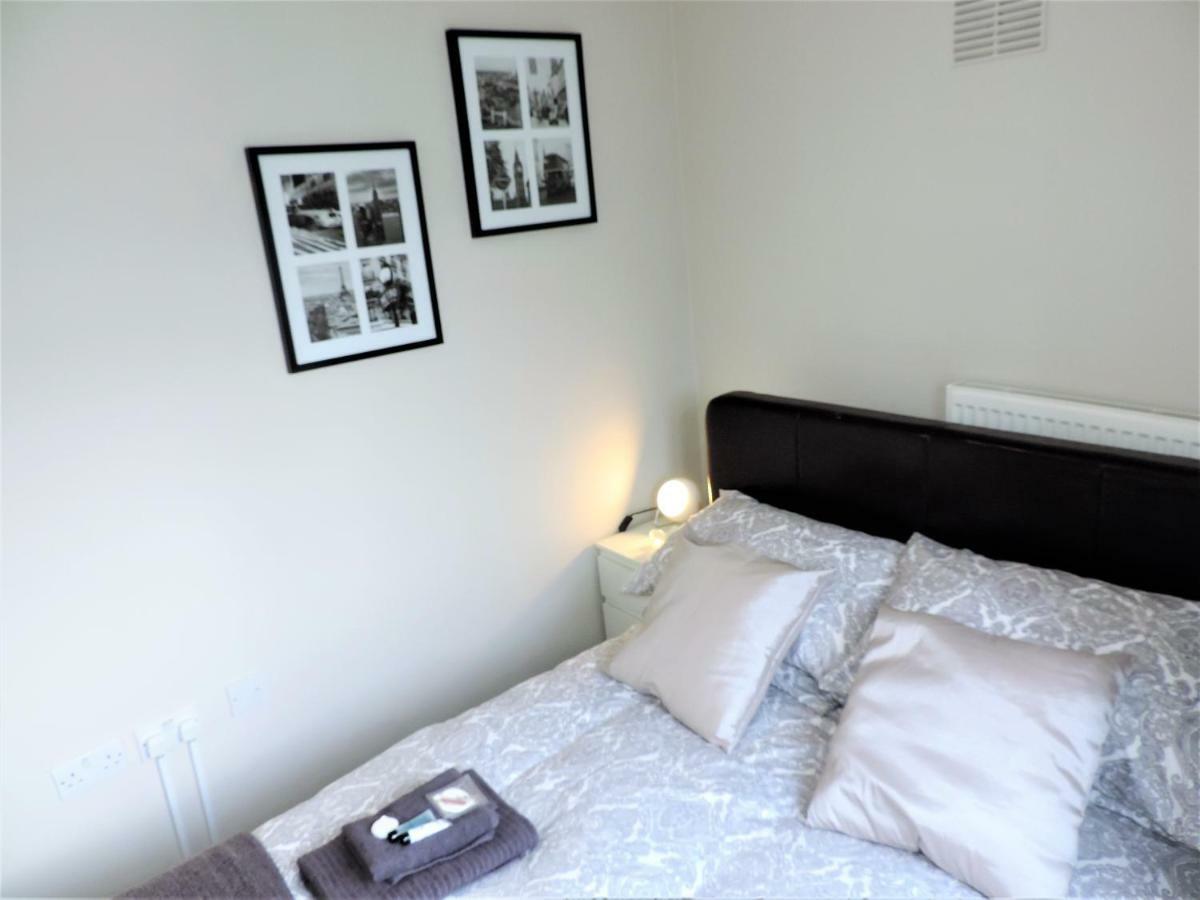 1 Bed Bagshot Pennyhill Accommodation Esterno foto