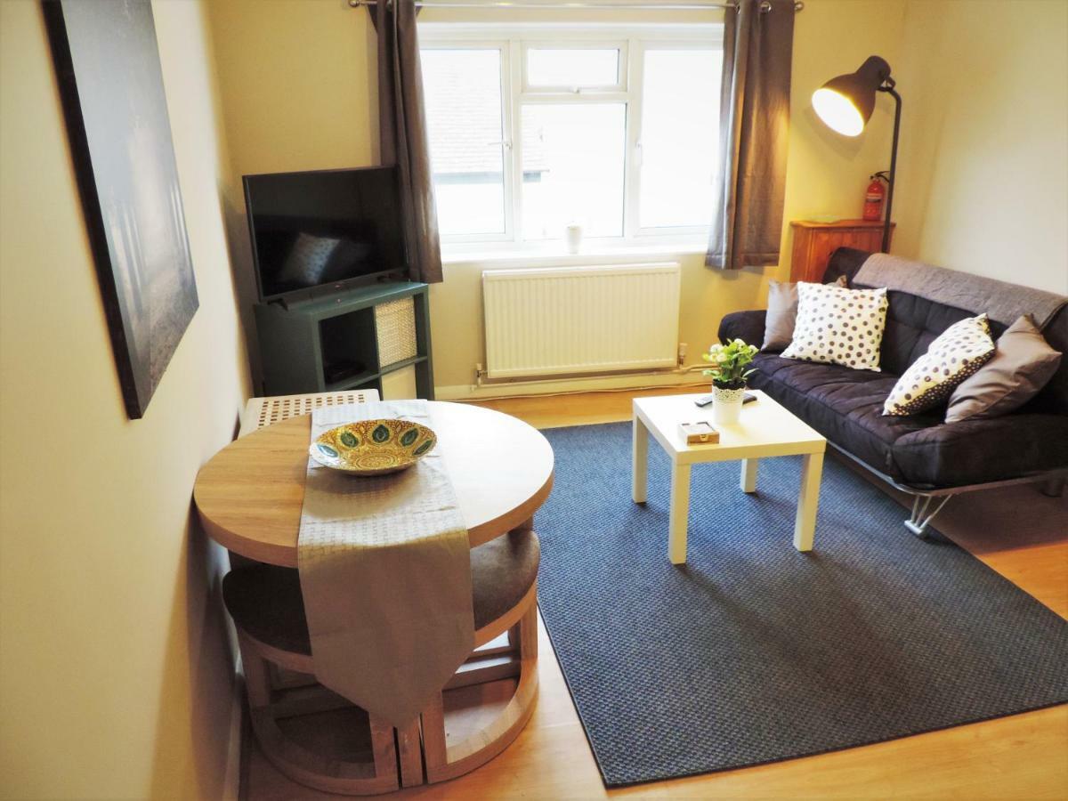 1 Bed Bagshot Pennyhill Accommodation Esterno foto