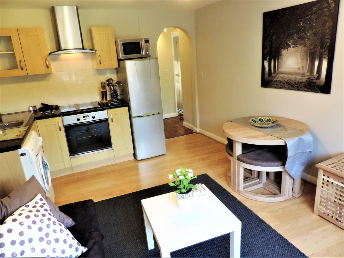 1 Bed Bagshot Pennyhill Accommodation Esterno foto