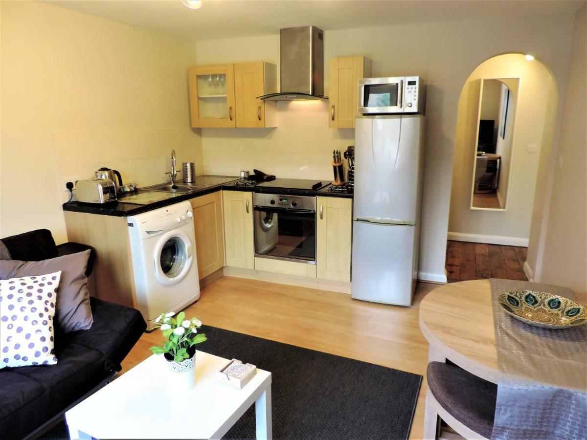 1 Bed Bagshot Pennyhill Accommodation Esterno foto