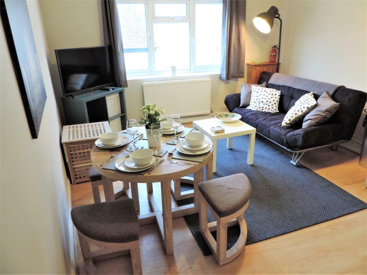 1 Bed Bagshot Pennyhill Accommodation Esterno foto