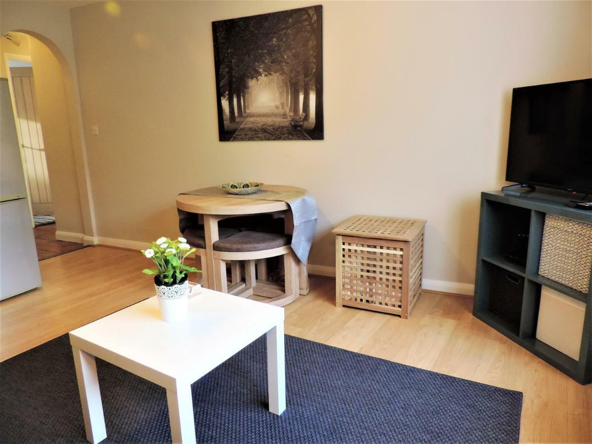 1 Bed Bagshot Pennyhill Accommodation Esterno foto